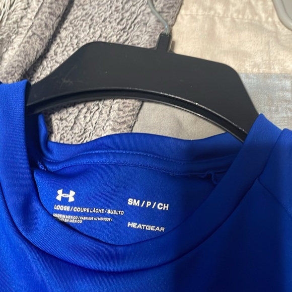 Men’s under armor, loose heat gear, short sleeve T-shirt, like new small - Picture 5 of 5